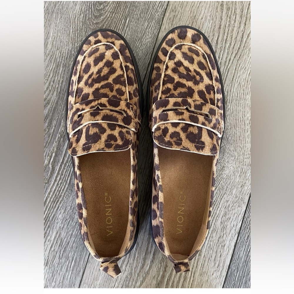 Sold!NWOB Vionic Uptown Tan Leather Suede Leopard Print 360 Flex Loafers Size 10 - Picture 5 of 12